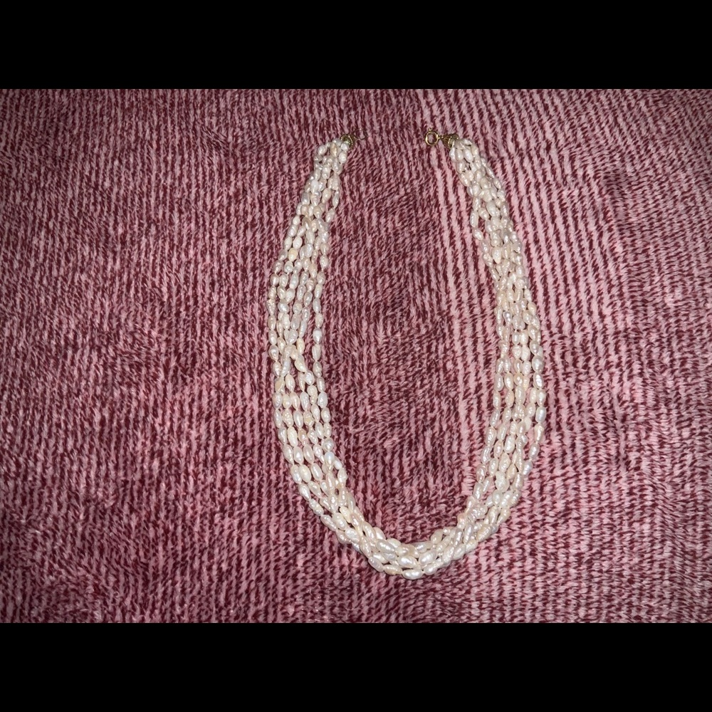 REAL SEEED PEARLS NECKLACE. 17 1/2 inch.